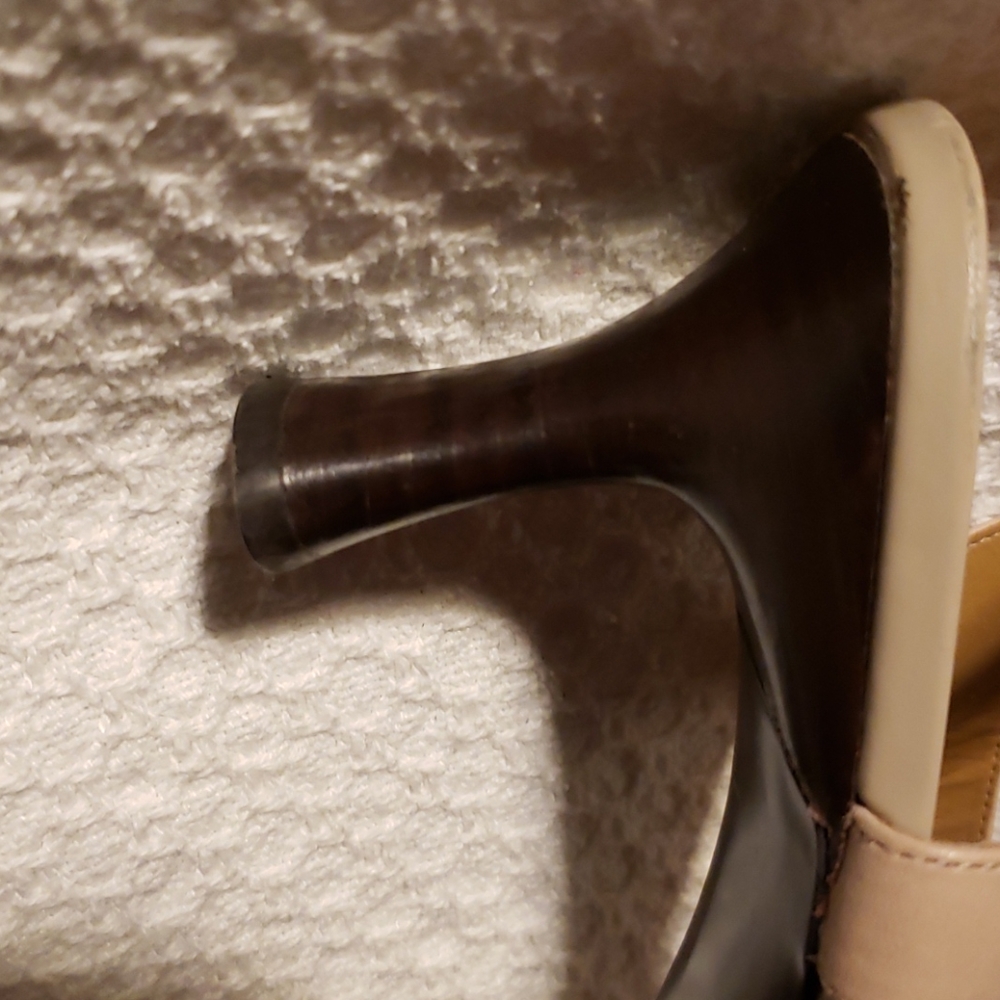Laura Scott Shoes - Picture 7 of 8